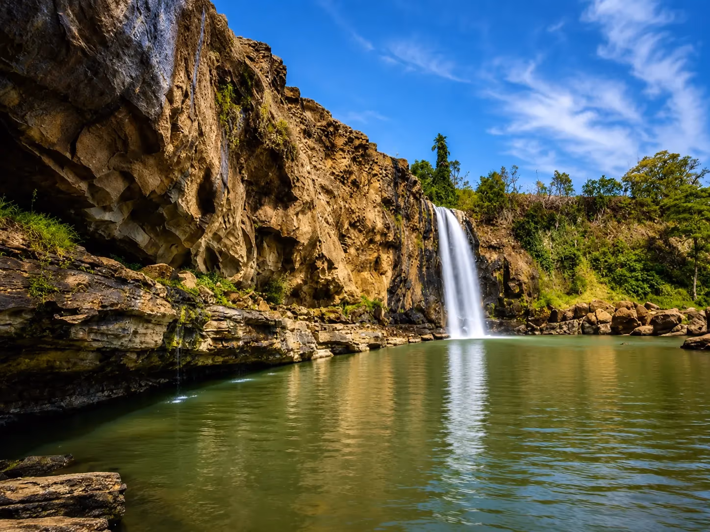 Perjalanan wisata alam Geopark Ciletuh bersama Falah Tour